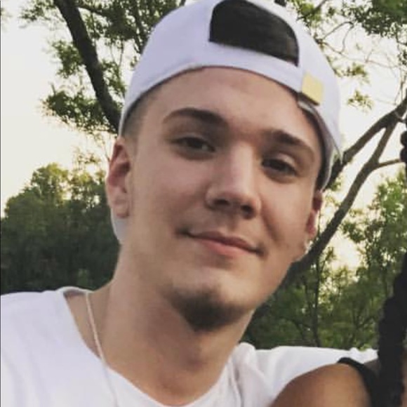 Meet your Posher, Andrew - Picture 1 of 2